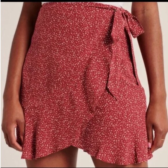 (NEW) Abercrombie & Fitch Red Mini Skirt - Picture 3 of 7